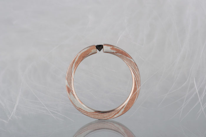 pierścionek mokume gane z czarnym diamentem