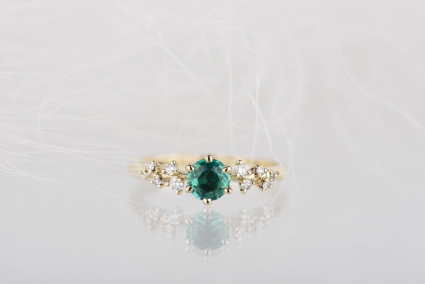 Pierścionek ze szmaragdem 5 mm - Kaskada